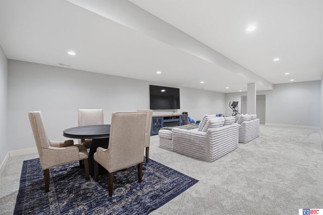 8040 Northshore Drive, Lincoln, NE 68516