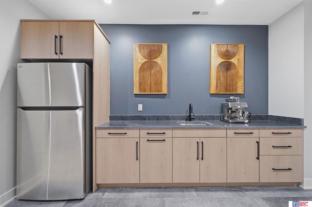 8040 Northshore Drive, Lincoln, NE 68516