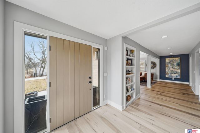 8040 Northshore Drive, Lincoln, NE 68516