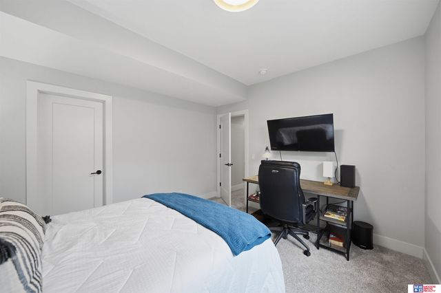 8040 Northshore Drive, Lincoln, NE 68516