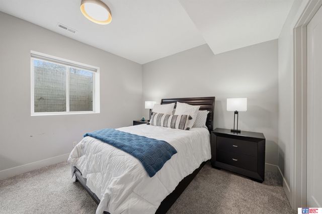 8040 Northshore Drive, Lincoln, NE 68516