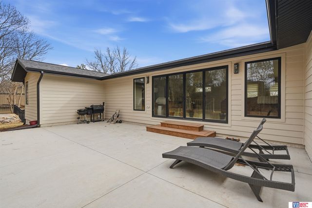 8040 Northshore Drive, Lincoln, NE 68516