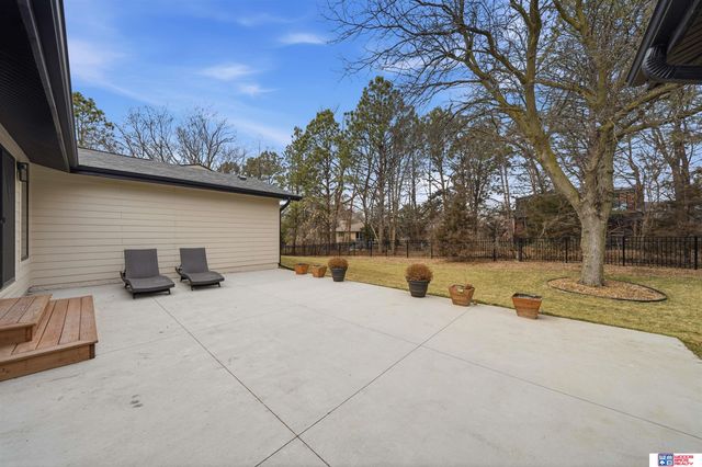 8040 Northshore Drive, Lincoln, NE 68516