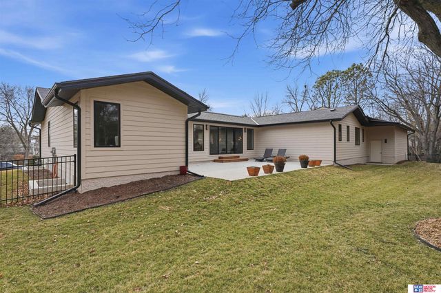 8040 Northshore Drive, Lincoln, NE 68516