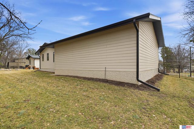 8040 Northshore Drive, Lincoln, NE 68516