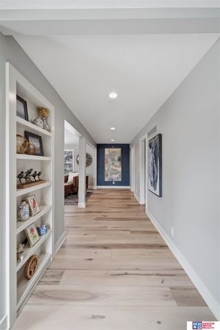 8040 Northshore Drive, Lincoln, NE 68516