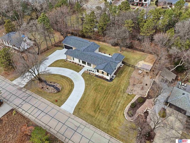 8040 Northshore Drive, Lincoln, NE 68516