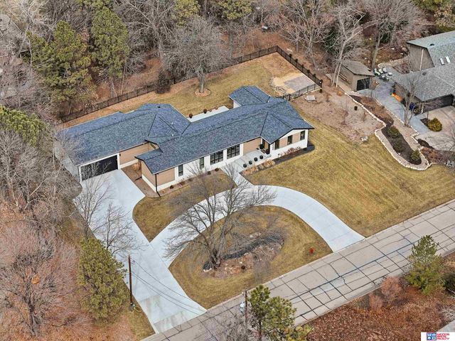 8040 Northshore Drive, Lincoln, NE 68516