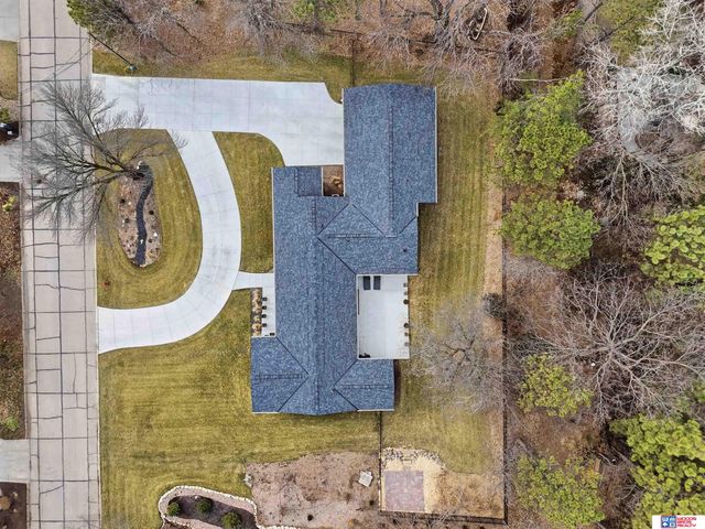 8040 Northshore Drive, Lincoln, NE 68516