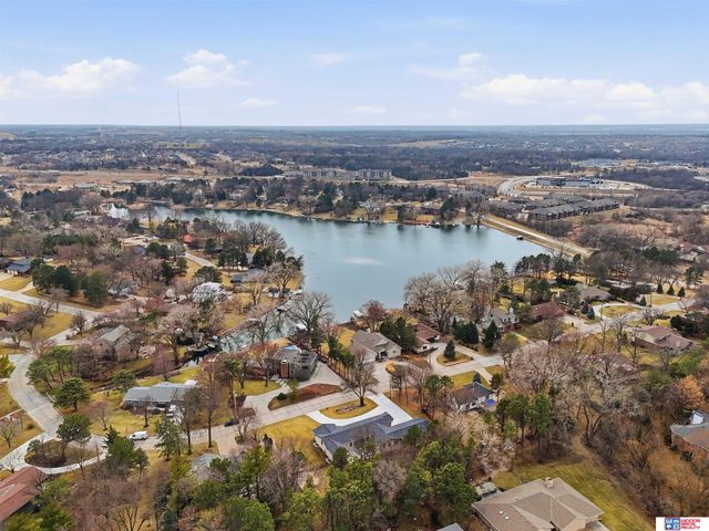 8040 Northshore Drive, Lincoln, NE 68516