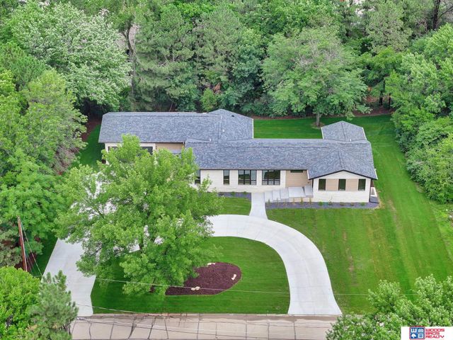 8040 Northshore Drive, Lincoln, NE 68516