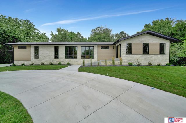 8040 Northshore Drive, Lincoln, NE 68516