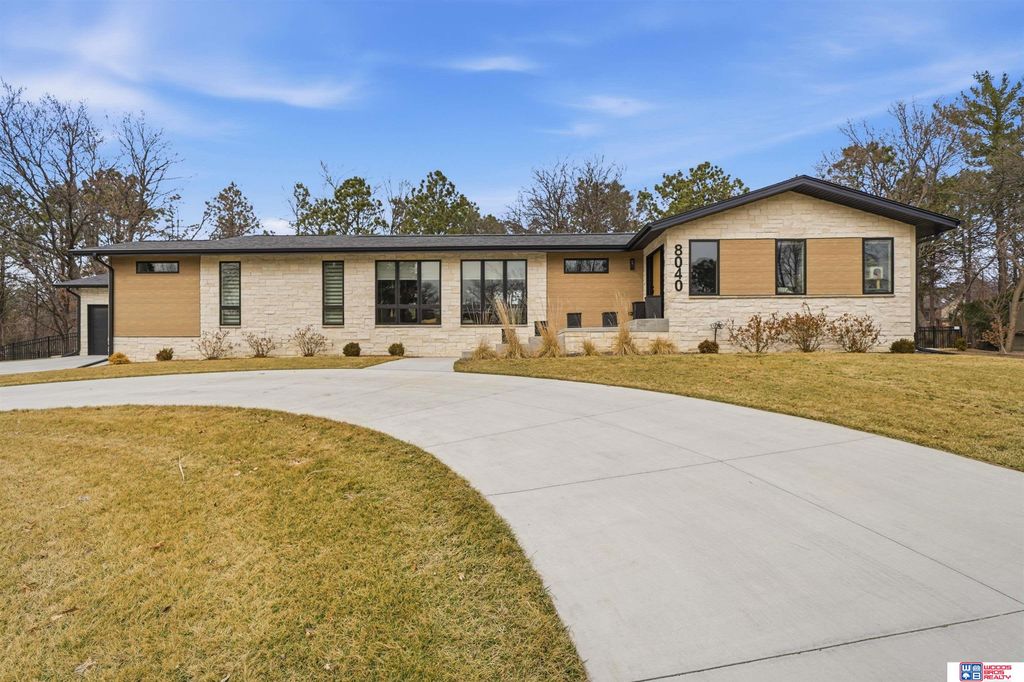 8040 Northshore Drive, Lincoln, NE 68516