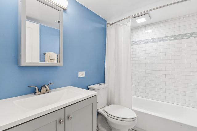 6150 W Thorndale Avenue, Chicago, IL 60646
