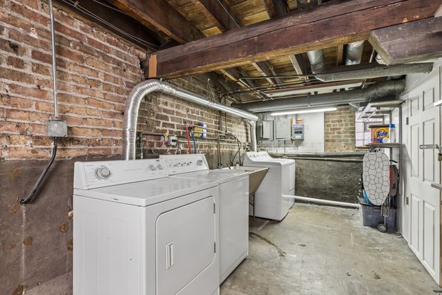 6150 W Thorndale Avenue, Chicago, IL 60646