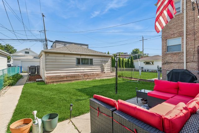 6150 W Thorndale Avenue, Chicago, IL 60646