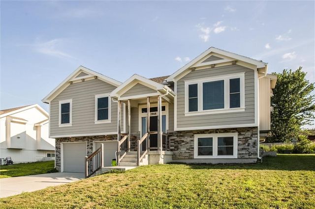 1908 Eagle Drive, Harrisonville, MO 64701