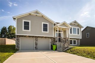 1908 Eagle Drive, Harrisonville, MO 64701