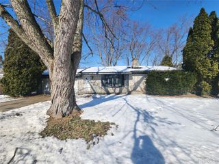 3626 Silver Sands Drive, Waterford Charter Township, MI 48329