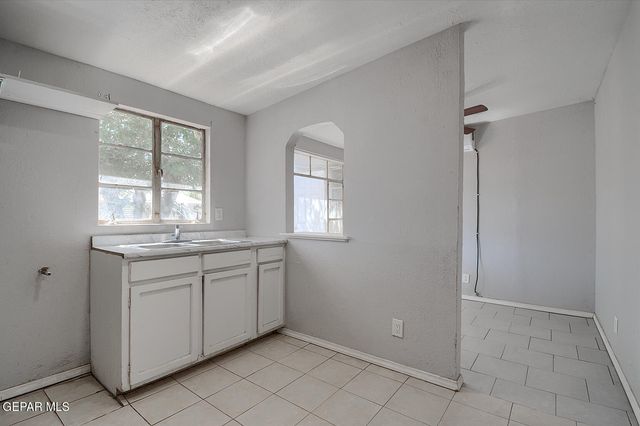 10368 Potencia Drive B, Socorro, TX 79927