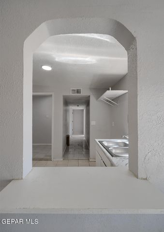 10368 Potencia Drive B, Socorro, TX 79927