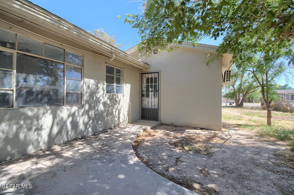 10368 Potencia Drive B, Socorro, TX 79927