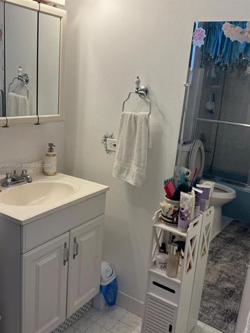 447 NE 195th St 310, Miami, FL 33179