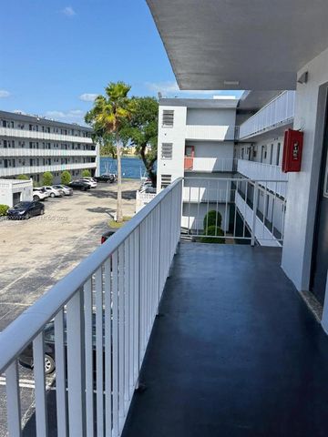 447 NE 195th St 310, Miami, FL 33179