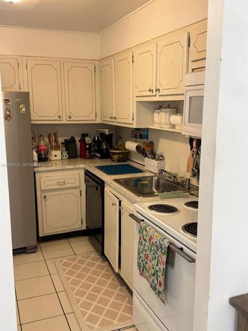 447 NE 195th St 310, Miami, FL 33179