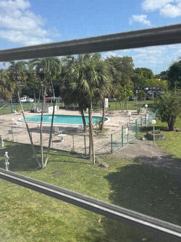 447 NE 195th St 310, Miami, FL 33179