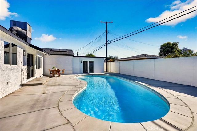 11131 Ticonderoga, Los Alamitos, CA 90720