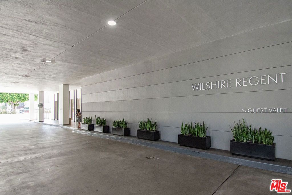 Image 15 of property listing at 10501 Wilshire Boulevard 1012, Los Angeles, CA 90024
