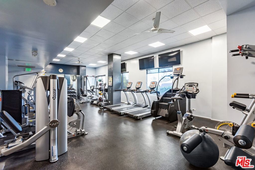 Image 21 of property listing at 10501 Wilshire Boulevard 1012, Los Angeles, CA 90024