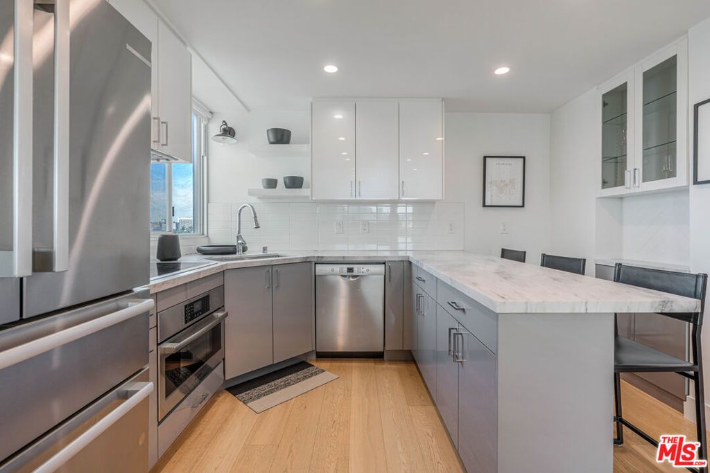 Image 4 of property listing at 10501 Wilshire Boulevard 1012, Los Angeles, CA 90024