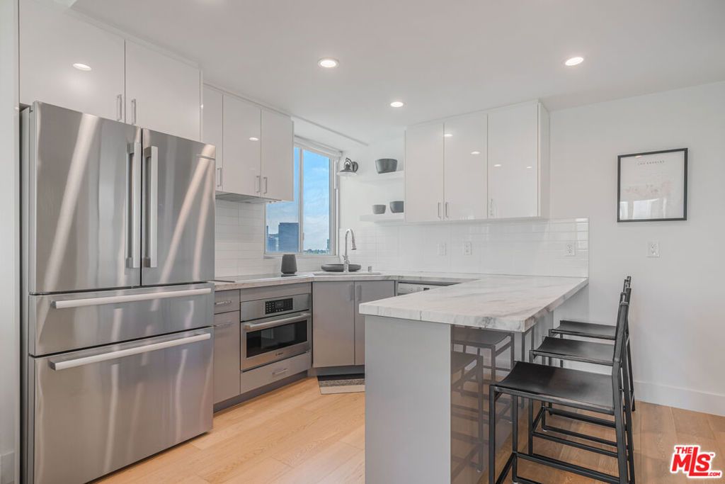 Image 5 of property listing at 10501 Wilshire Boulevard 1012, Los Angeles, CA 90024