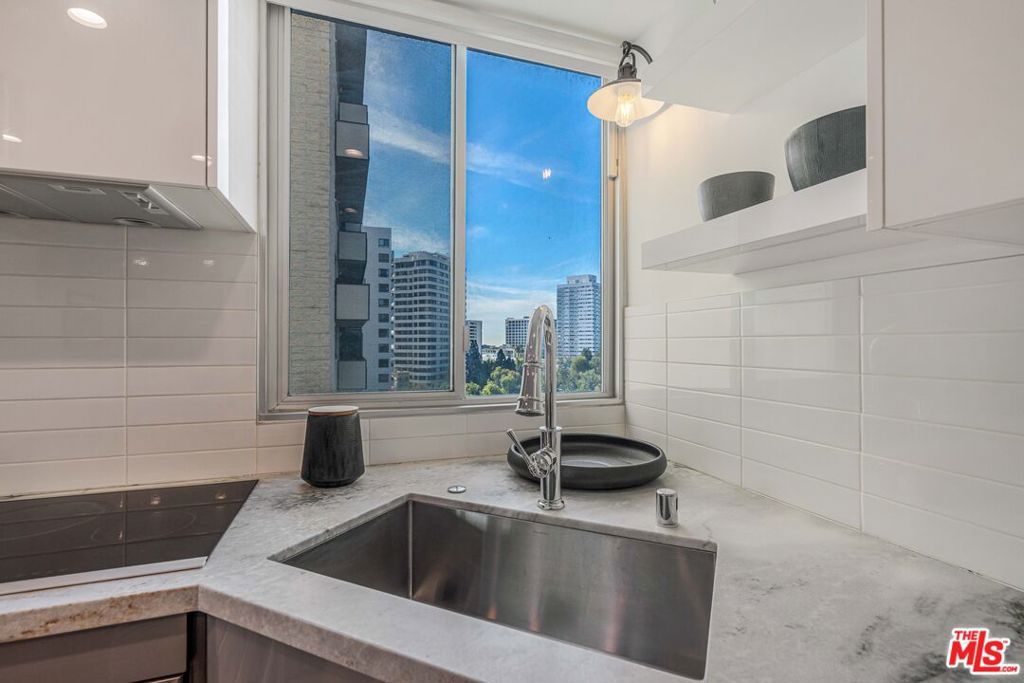 Image 6 of property listing at 10501 Wilshire Boulevard 1012, Los Angeles, CA 90024