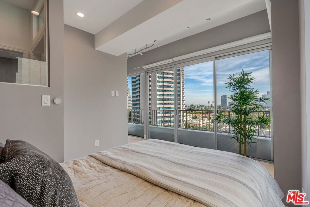 Image 8 of property listing at 10501 Wilshire Boulevard 1012, Los Angeles, CA 90024