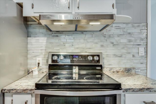 2524 S Hydraulic St, Wichita, KS 67216