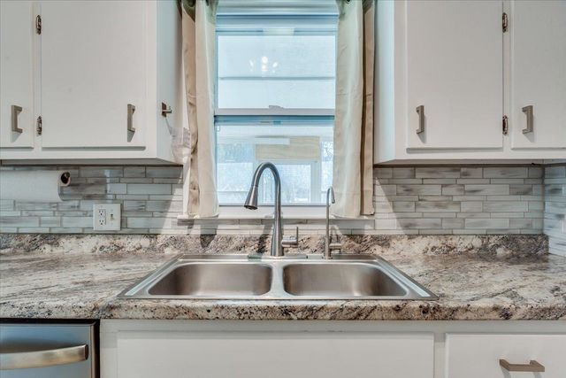 2524 S Hydraulic St, Wichita, KS 67216