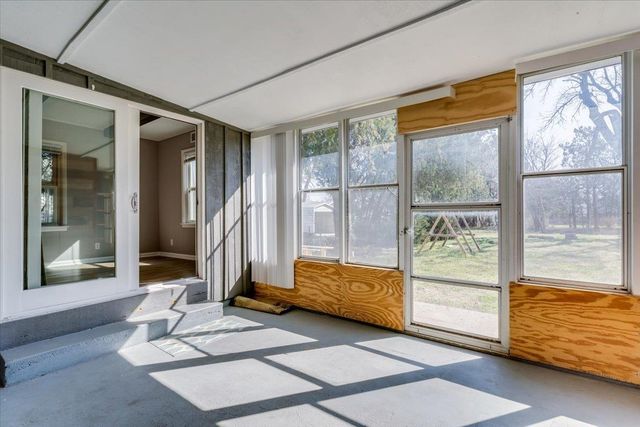 2524 S Hydraulic St, Wichita, KS 67216