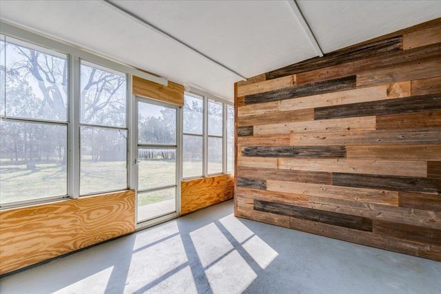 2524 S Hydraulic St, Wichita, KS 67216