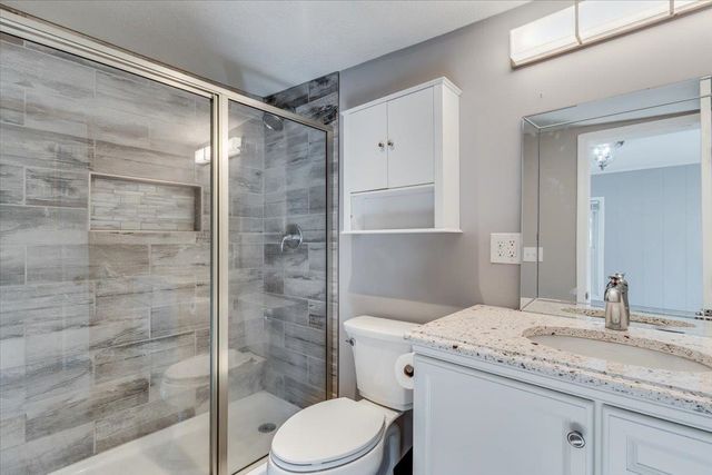 2524 S Hydraulic St, Wichita, KS 67216