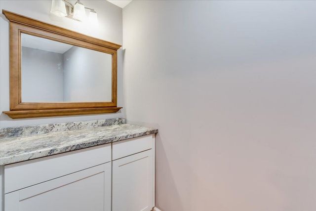 2524 S Hydraulic St, Wichita, KS 67216