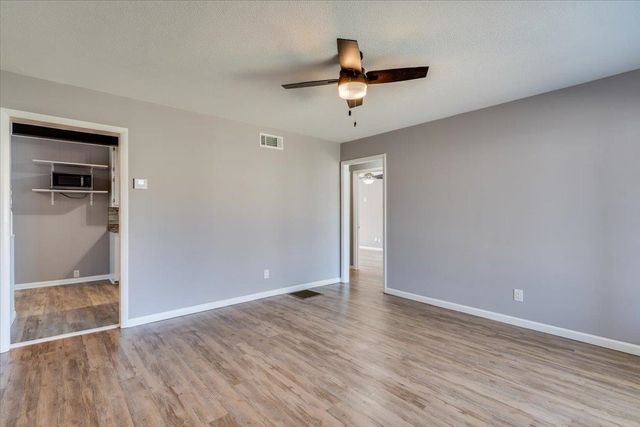 2524 S Hydraulic St, Wichita, KS 67216