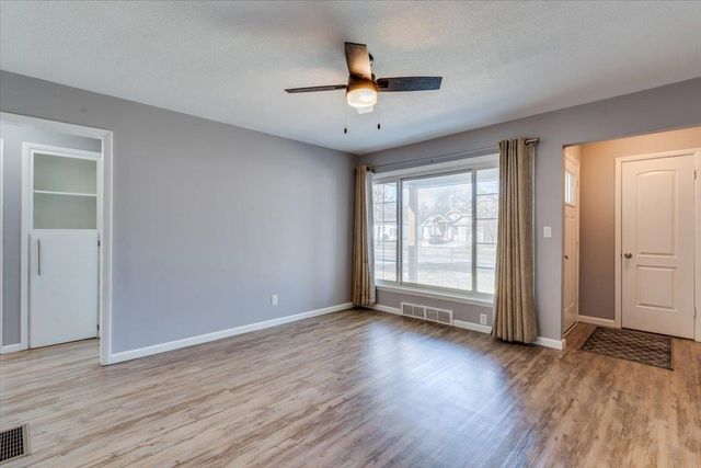 2524 S Hydraulic St, Wichita, KS 67216