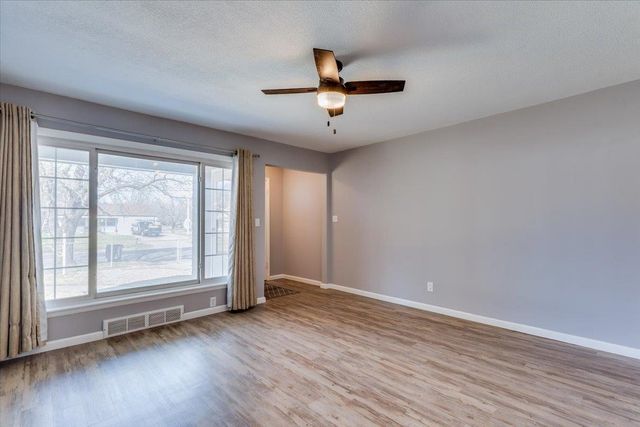 2524 S Hydraulic St, Wichita, KS 67216