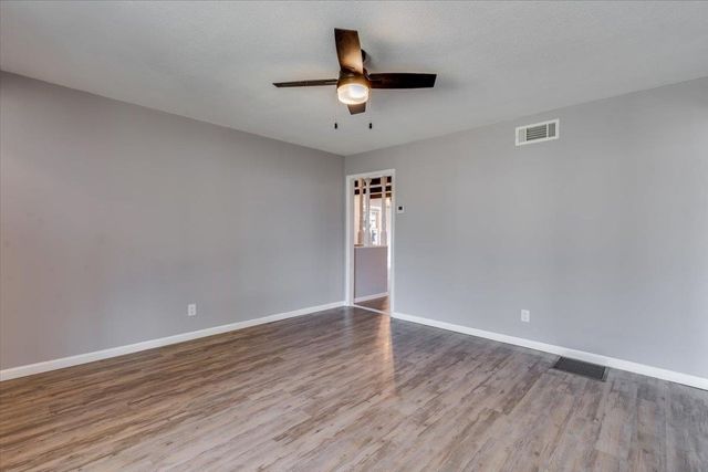 2524 S Hydraulic St, Wichita, KS 67216