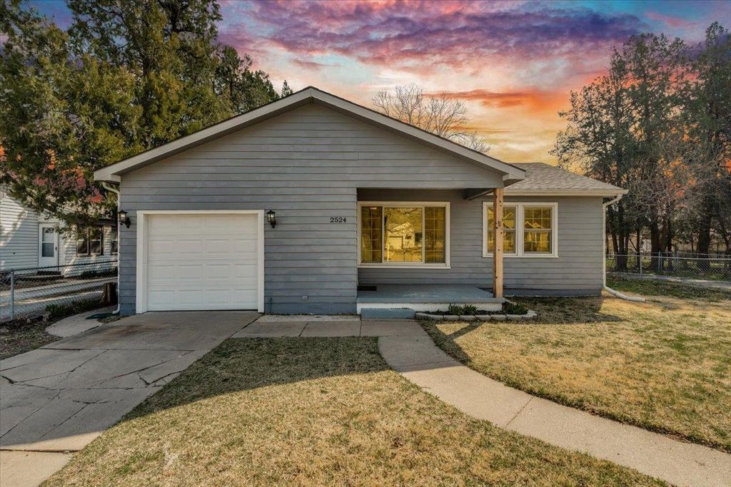 2524 S Hydraulic St, Wichita, KS 67216