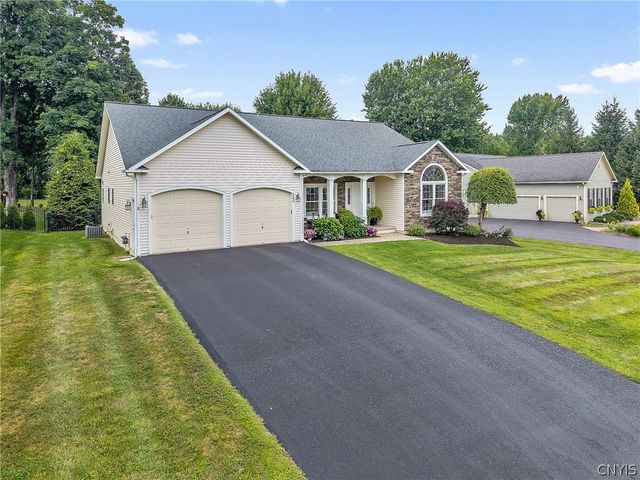 3295 Oak Brook Road, Lysander, NY 13027