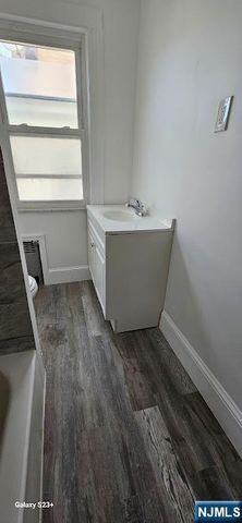 212 3rd Street, Newark, NJ 07107